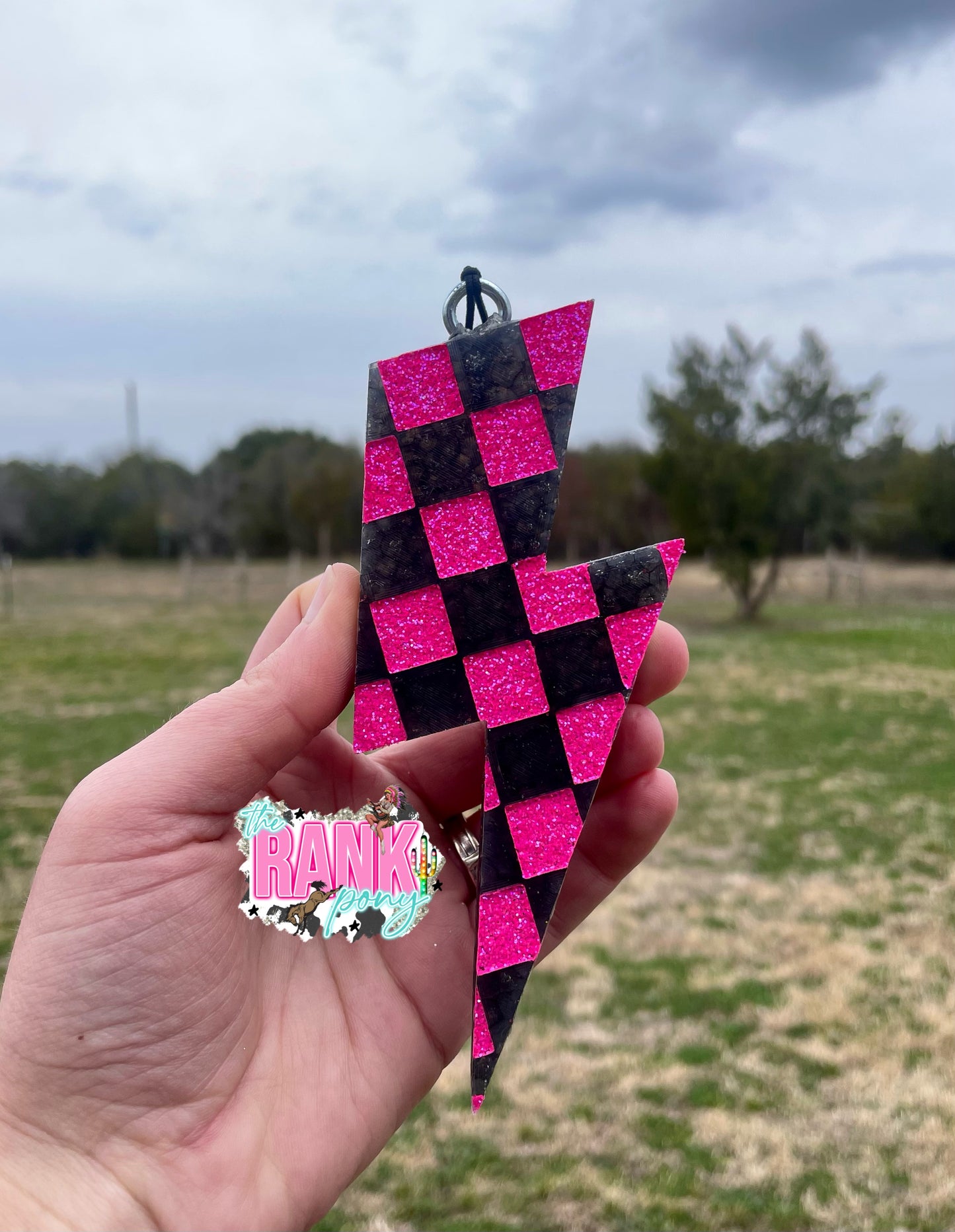 Checkered Bolt