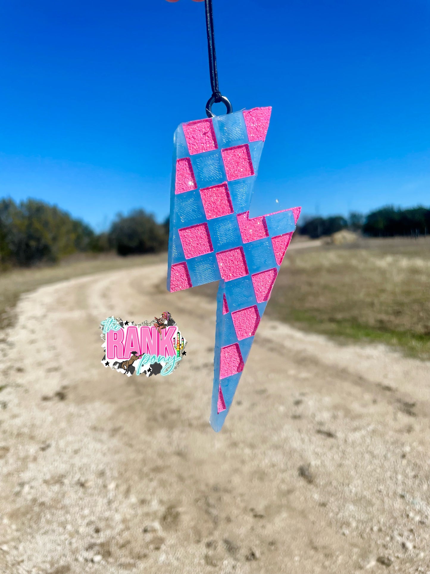 Checkered Bolt