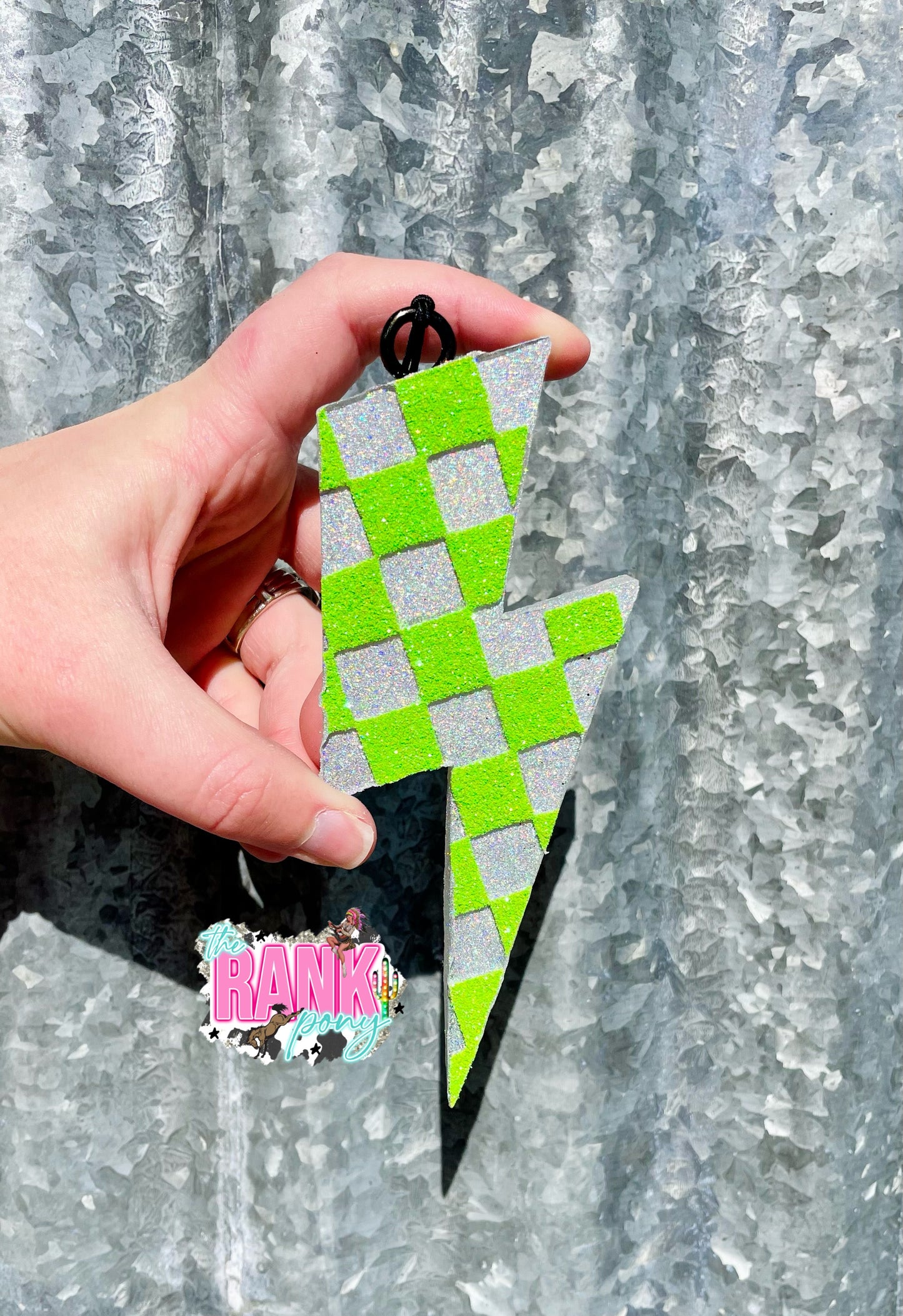 Checkered Bolt